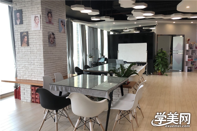 佛山化妆学校,佛山纹绣培训学校,广州化妆培训学校 佛山化妆学校,佛山纹绣培训学校,广州化妆培训学校